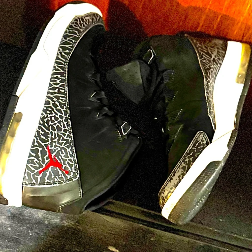 Nike Air Jordan Deluxe ‘Black’ 807718-061 Sz. 7Y - Picture 2 of 10